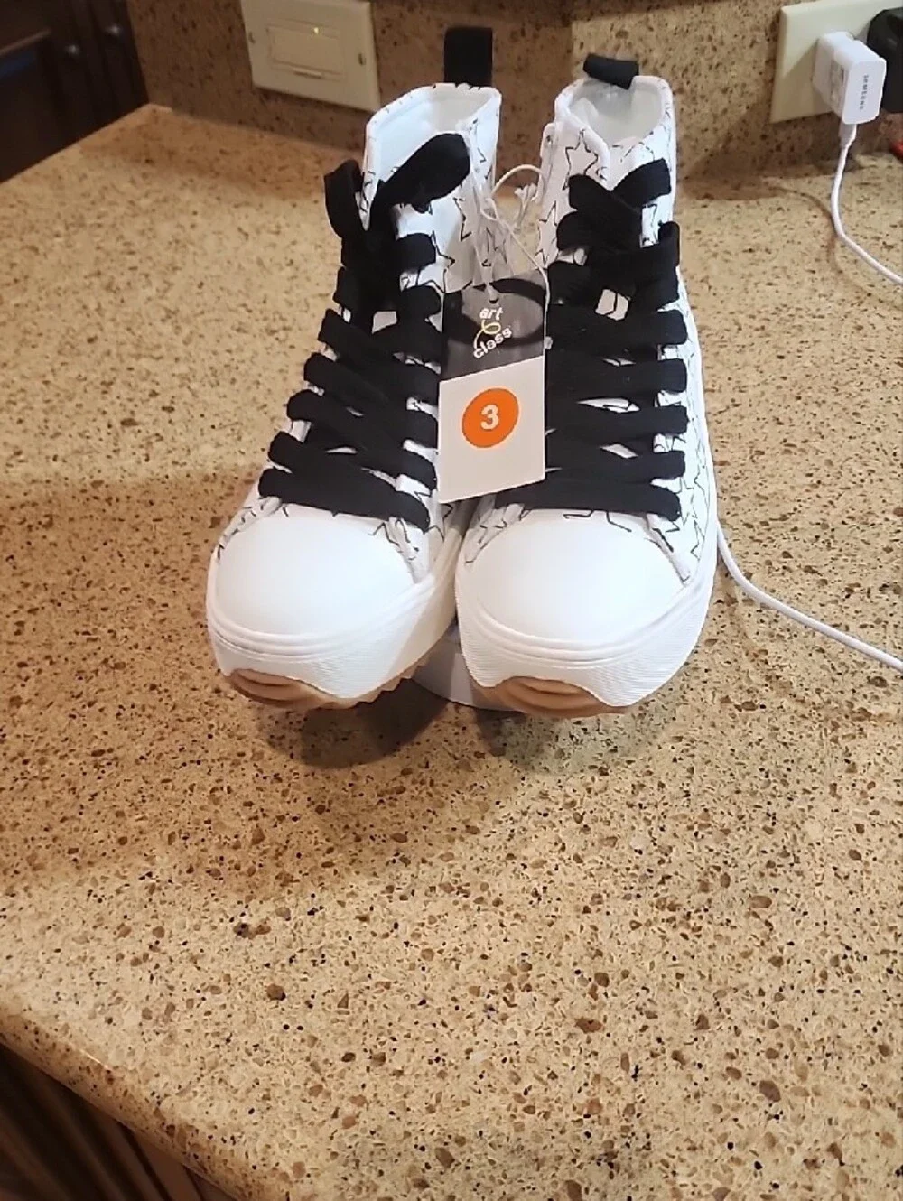 art class White High-Top Sneakers with Black Laces and Star Print NWT SIZE-3.